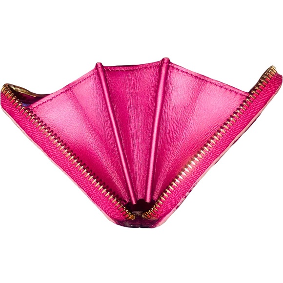 Authentic Gucci GG Zippy Wallet - Picture 4 of 10